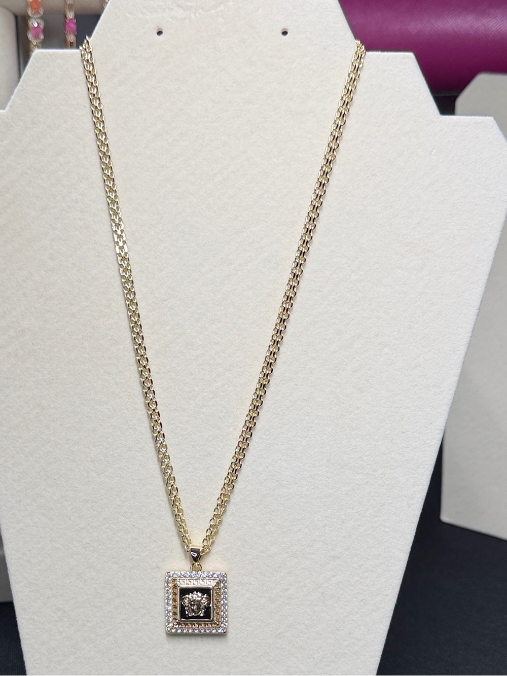 18k triple plated gold, 18” double lace chain w/ Medusa pendant.
